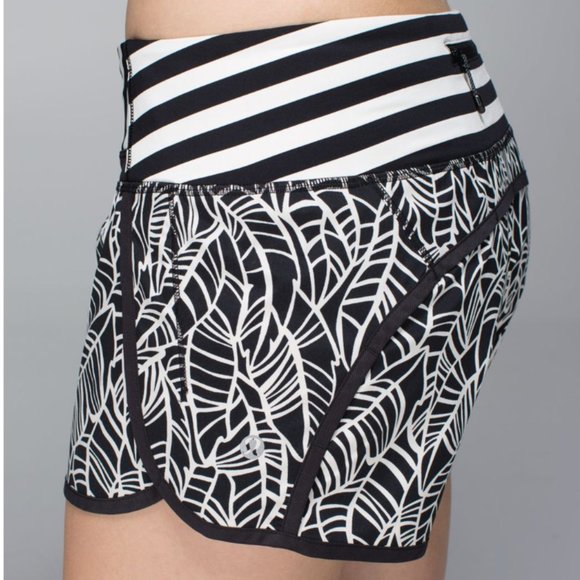 Lululemon Run Times Short *4-Way Stretch Pretty Palm Black Angel Wing 4 - Picture 4 of 16